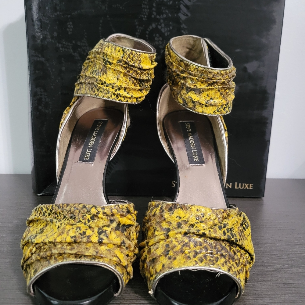 Steve Madden Luxe L Dame Black & Yellow Heel